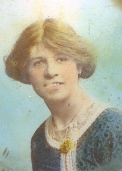 Engagement photograph/portrait of Frances Mc Crosson. Bookbinder. Age 18/19.