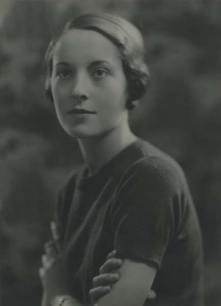 Portrait of Elizabeth O\'Driscoll (née McKay)  as a young woman